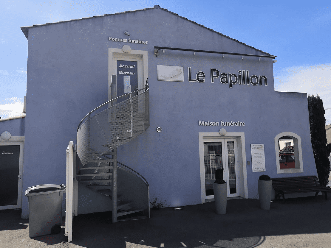 Vue extérieure de la maison funéraire Le Papillon à La Seyne.